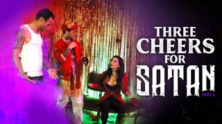 Tattooed Chick Screams From Pleasure