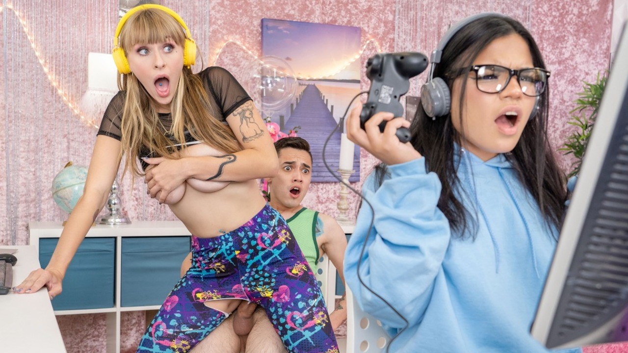 Camgirl slut Angel Youngs fucks roommates boyfriend Juan Loco live on  stream - hd porn video